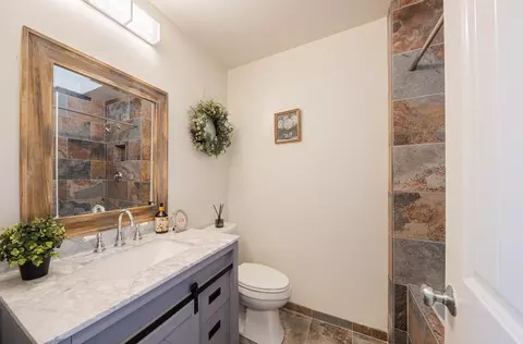 Bath - 1671 Cambrian Dr, Salinas, CA 93906 photo 3 of 4
