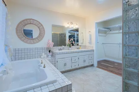 Bath - 6640 Kim Ann Ln, Salinas, CA 93907 photo 5 of 6