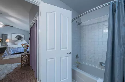 Bath - 6640 Kim Ann Ln, Salinas, CA 93907 photo 2 of 6