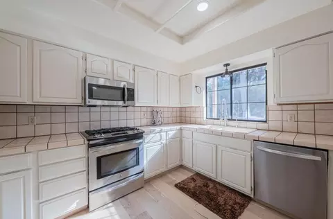 Kitchen - 6640 Kim Ann Ln, Salinas, CA 93907 photo 2 of 6