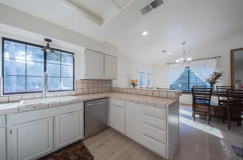 Kitchen - 6640 Kim Ann Ln, Salinas, CA 93907 photo 3 of 6