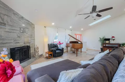 Living - 6640 Kim Ann Ln, Salinas, CA 93907 photo 1 of 2