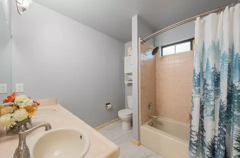 Bath - 6640 Kim Ann Ln, Salinas, CA 93907 photo 4 of 6