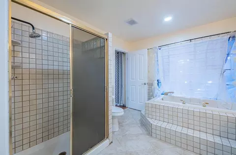 Bath - 6640 Kim Ann Ln, Salinas, CA 93907 photo 6 of 6