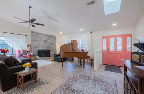 Entry Way - 6640 Kim Ann Ln, Salinas, CA 93907 photo 2 of 3