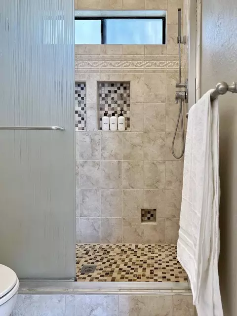 Bath - 425 Farallon Ave, Pacifica, CA 94044 photo 2 of 5