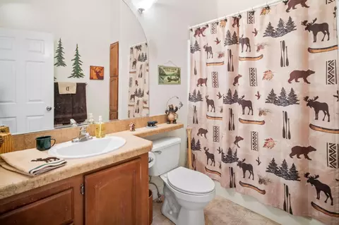 Bath - 225 Dunbarton Rd, Aromas, CA 95004 photo 4 of 5