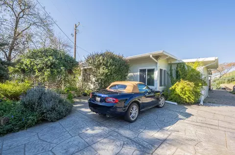820 Comstock Rd, Hollister, CA 95023