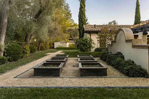 Exterior - 35 Barry Ln, Atherton, CA 94027 photo 9 of 11