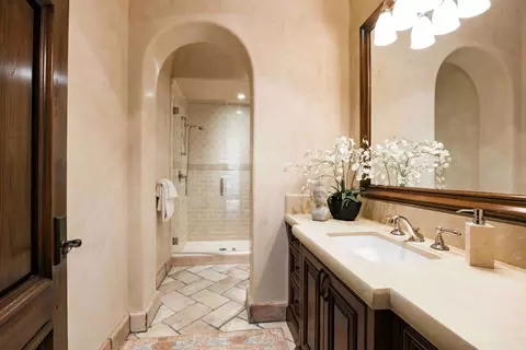 Bath - 35 Barry Ln, Atherton, CA 94027 photo 4 of 5