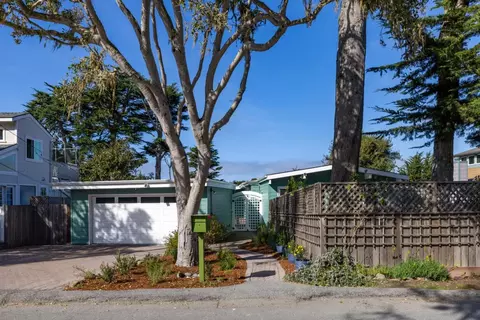 306 Crocker Ave, Pacific Grove, CA 93950