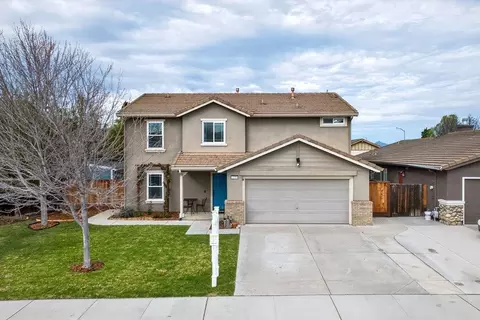 1741 Mimosa St, Hollister, CA 95023