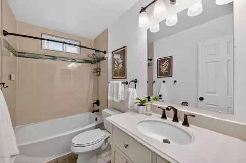 Bath - 7100 Potomac Pl, Gilroy, CA 95020 photo 5 of 5