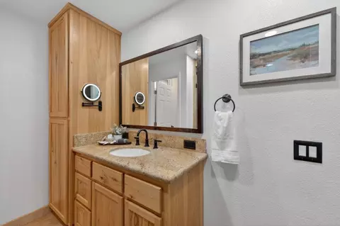 Bath - 7100 Potomac Pl, Gilroy, CA 95020 photo 4 of 5
