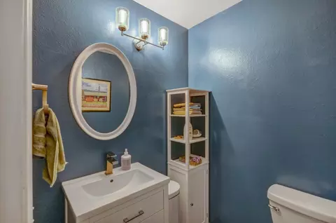 Bath - 19223 Creekside Ln, Salinas, CA 93908 photo 1 of 2