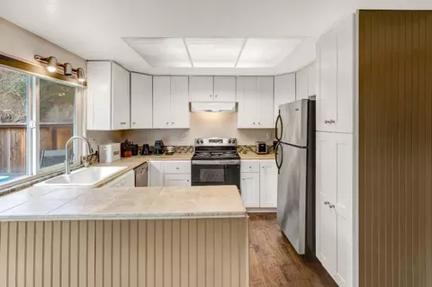 Kitchen - 19223 Creekside Ln, Salinas, CA 93908 photo 1 of 3