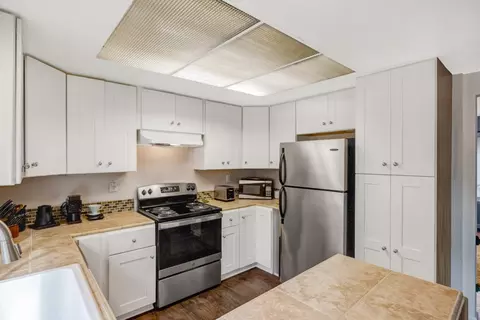 Kitchen - 19223 Creekside Ln, Salinas, CA 93908 photo 3 of 3