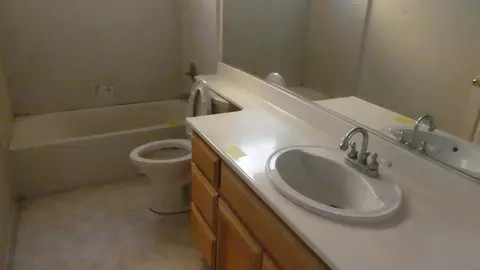 Bath - 1914 Whitman St, Salinas, CA 93906 photo 1 of 2