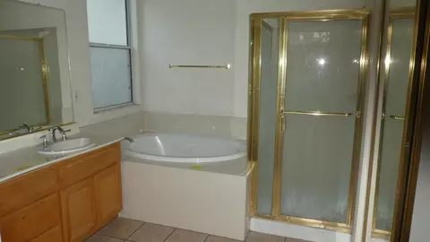 Bath - 1914 Whitman St, Salinas, CA 93906 photo 2 of 2