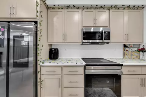 Kitchen - 122 W Riverside Pl, Tracy, CA 95391 photo 3 of 3
