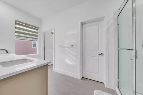Entry Way - 122 W Riverside Pl, Tracy, CA 95391 photo 7 of 8