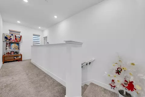Entry Way - 122 W Riverside Pl, Tracy, CA 95391 photo 5 of 8