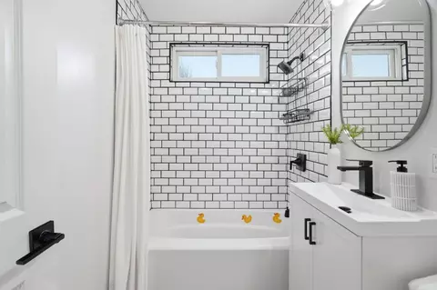 Bath - 824 Arguello Blvd, Pacifica, CA 94044 photo 2 of 2
