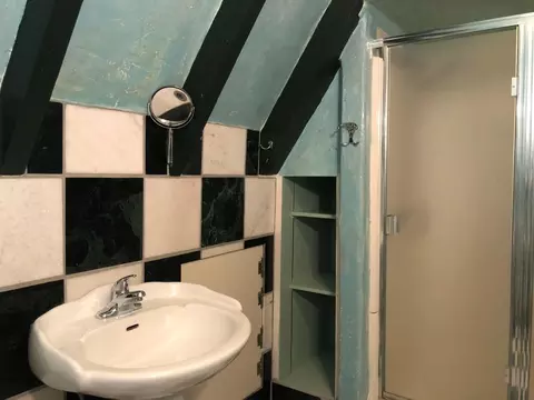 Bath - 160 Monterey Ave, Pacific Grove, CA 93950 photo 4 of 5