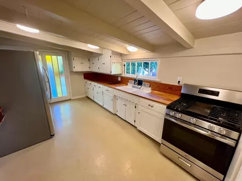 Kitchen - 160 Monterey Ave, Pacific Grove, CA 93950 photo 9 of 9