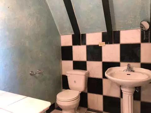 Bath - 160 Monterey Ave, Pacific Grove, CA 93950 photo 3 of 5