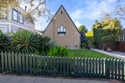 Exterior - 160 Monterey Ave, Pacific Grove, CA 93950 photo 5 of 11