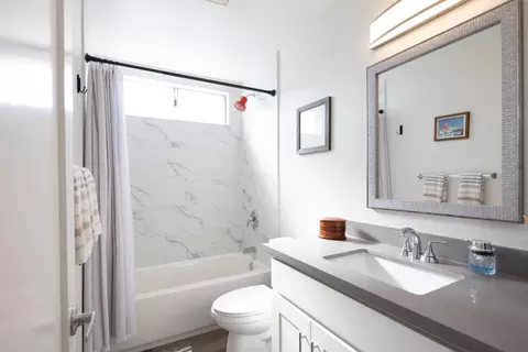 Bath - 103 Mangano Cir, Encinitas, CA 92024 photo 1 of 2