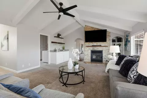 Living - 1610 Calabrese Way, Gilroy, CA 95020 photo 3 of 4