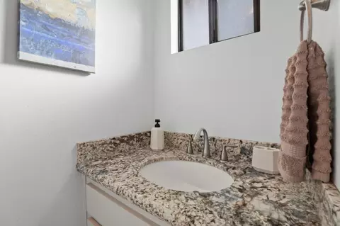 Bath - 1610 Calabrese Way, Gilroy, CA 95020 photo 1 of 6