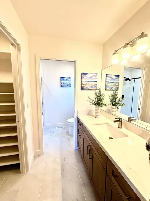 Bath - 1610 Calabrese Way, Gilroy, CA 95020 photo 3 of 6