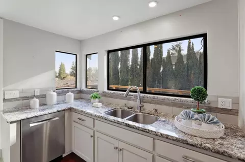 Kitchen - 1610 Calabrese Way, Gilroy, CA 95020 photo 4 of 7