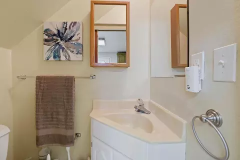 Bath - 1610 Calabrese Way, Gilroy, CA 95020 photo 6 of 6