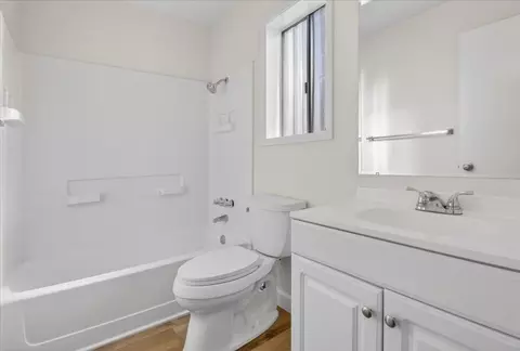 Bath - 1520 Ebro Cir, Salinas, CA 93906 photo 1 of 2