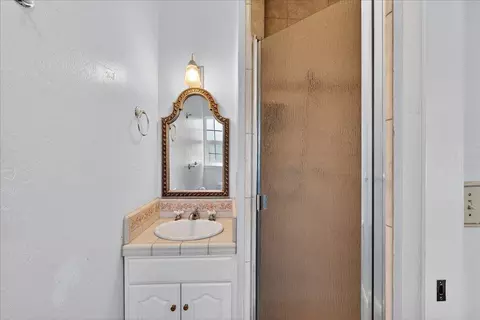 Bath - 7429 Alexander St, Gilroy, CA 95020 photo 5 of 5