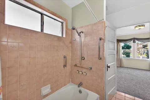 Bath - 7429 Alexander St, Gilroy, CA 95020 photo 3 of 5