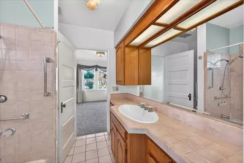 Bath - 7429 Alexander St, Gilroy, CA 95020 photo 4 of 5