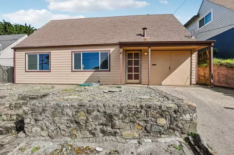 483 Heathcliff Dr, Pacifica, CA 94044