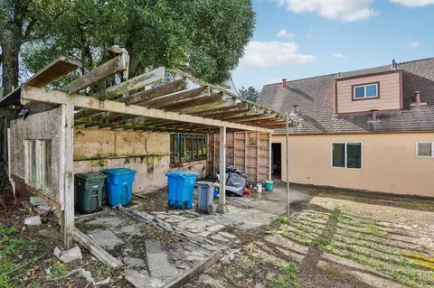 Exterior - 483 Heathcliff Dr, Pacifica, CA 94044 photo 3 of 5