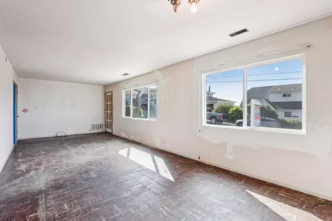 Living - 483 Heathcliff Dr, Pacifica, CA 94044 photo 4 of 6