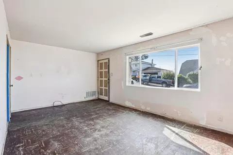 Living - 483 Heathcliff Dr, Pacifica, CA 94044 photo 3 of 6