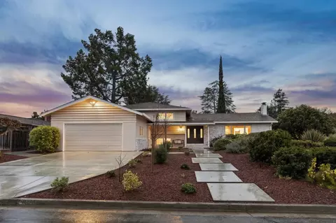 12044 Saraglen Ct, Saratoga, CA 95070