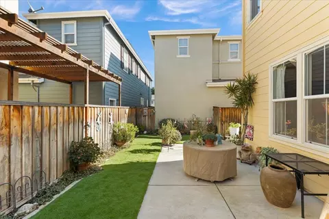 Exterior - 704 Tennyson Dr, Gilroy, CA 95020 photo 4 of 8