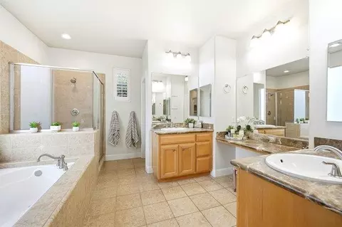 Bath - 735 Painter Ct, Gilroy, CA 95020 photo 2 of 5