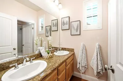 Bath - 735 Painter Ct, Gilroy, CA 95020 photo 4 of 5