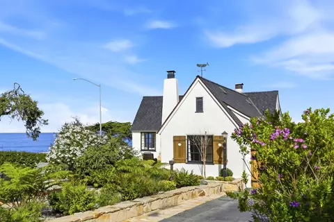 115 1st St, Pacific Grove, CA 93950